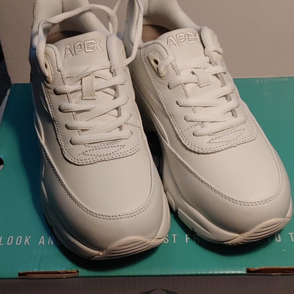 Apex woman's white walker x826